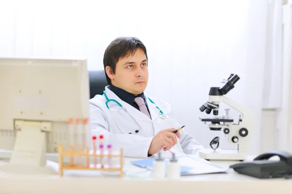 Thoughtful medical doctor at office — Stock Photo, Image