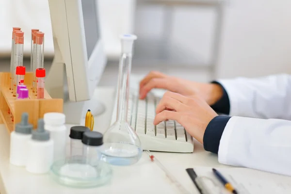 Closeup on hands of medical doctor working on computer — Stock Photo, Image