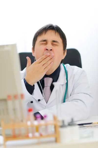 Tired medical doctor yawing — Stock Photo, Image