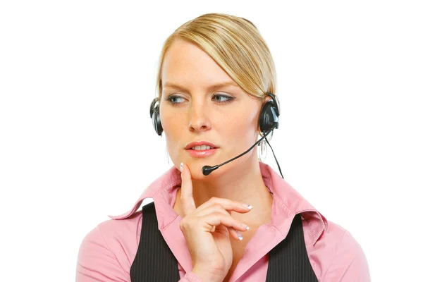 Portrét promyšlené žena zaměstnance v headsetu — Stock fotografie