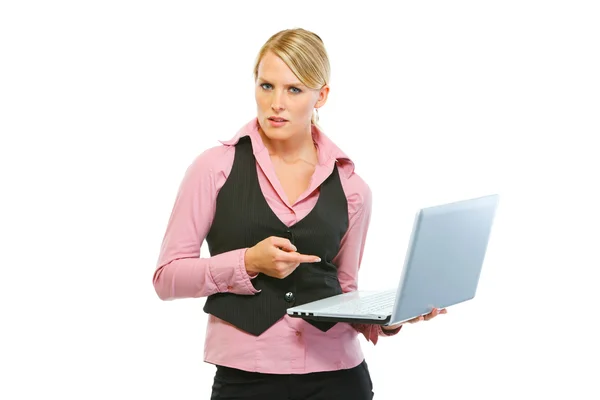 Troubled woman employee pointing in laptops screen — Stok fotoğraf