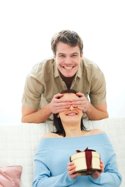 Young man closing eye to girlfriend to present gift — Stock Photo, Image