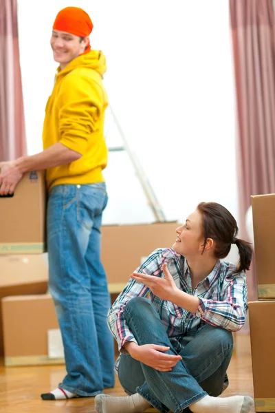 Happy young couple moving to new house — Stock Photo, Image