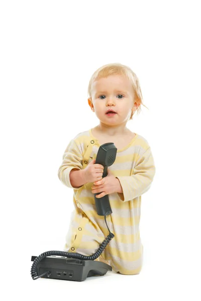 Rozkošné dítě s telefonem sluchátko izolované na bílé — Stock fotografie