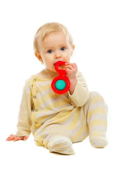 Adorável bebê brincando com chocalho no chão isolado no branco — Fotografia de Stock