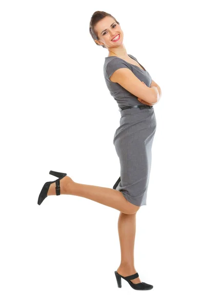 Full längd porträtt av glad kvinna i klänning — Stockfoto