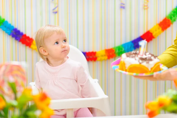 Surprised baby unexpecting birthday cake surprise — Stock Photo, Image