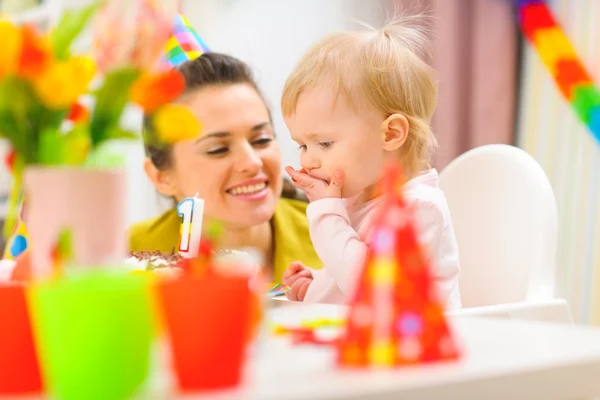 Baby and mother partying first birthday — Stock Photo, Image