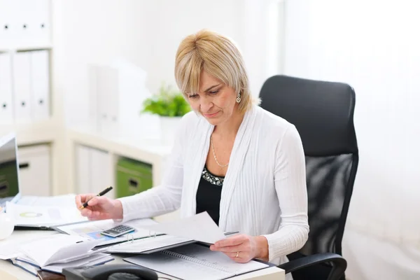 Mature business woman working at office — Stock Photo, Image