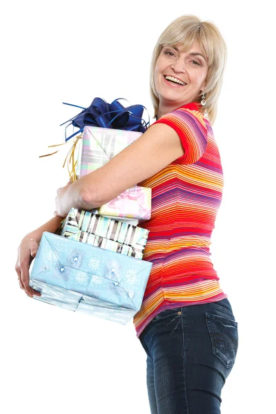 Sonriente mujer de mediana edad con pila de cajas de regalo —  Fotos de Stock