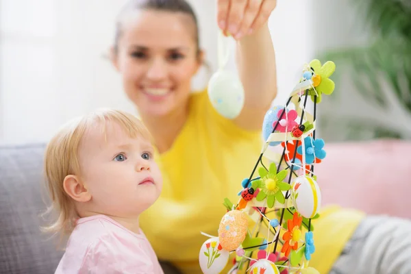 Mother showing baby Easter egg — Stock Photo, Image