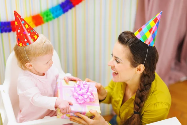 Mother giving birthday gift for baby — Stock Photo, Image