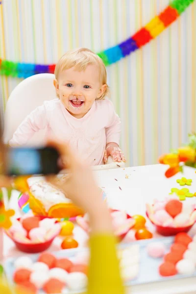 Mother making photos of baby on birthday party — Stock Photo, Image