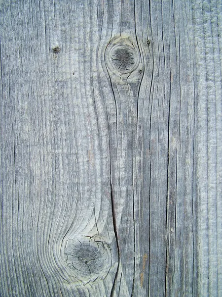 Oude houten plank met twee knopen — Stockfoto