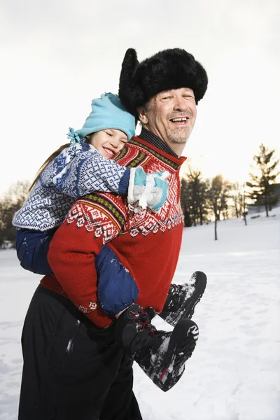 Homem segurando criança . — Fotografia de Stock