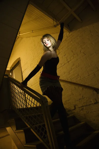 Chica en las escaleras . —  Fotos de Stock