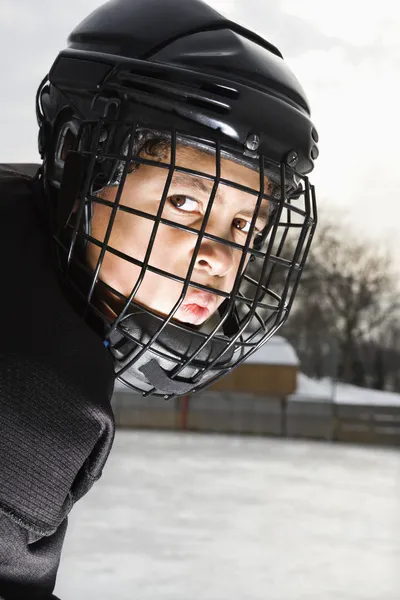 Jogador de hóquei no gelo menino . — Fotografia de Stock