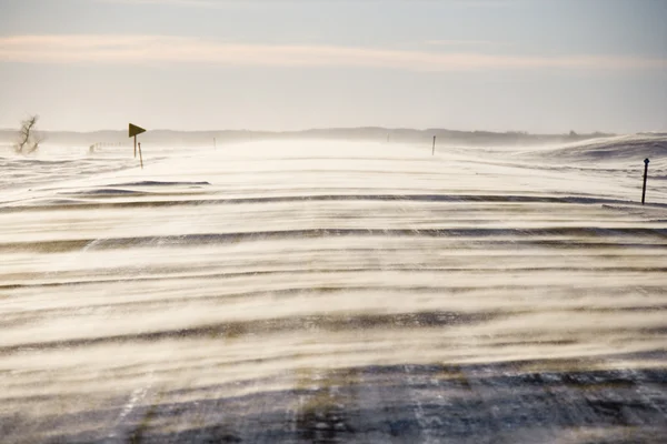 Estrada gelada com neve . — Fotografia de Stock