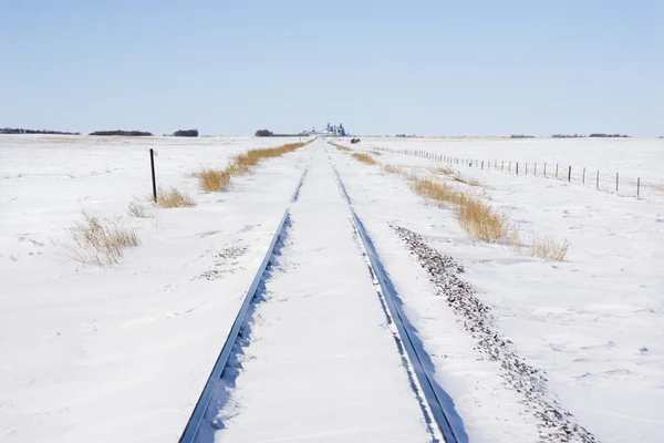 Järnvägsspår i snö. — Stockfoto