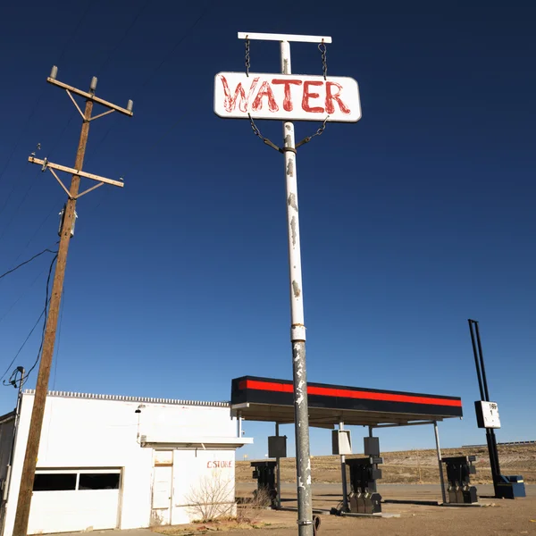 Distributore di benzina deserto . — Foto Stock