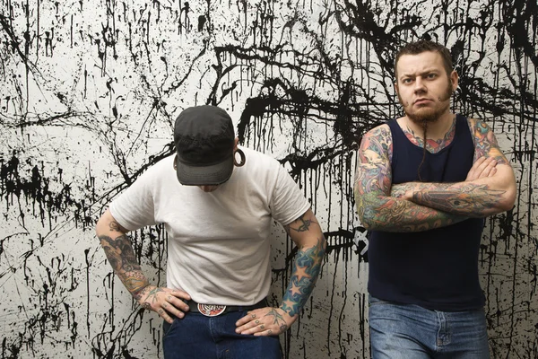 Män med tatueringar. — Stockfoto