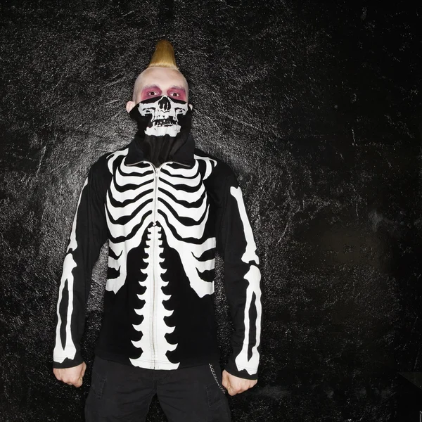 Punk z szkielet kostium. — Zdjęcie stockowe