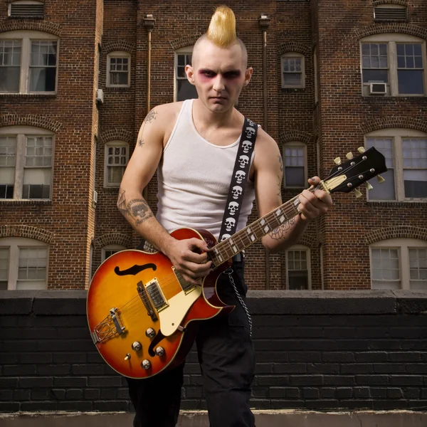 Punk suonare la chitarra . — Foto Stock