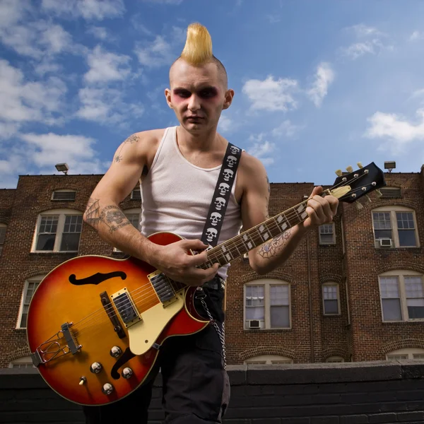 Punk playing guitar. — Stock Photo, Image