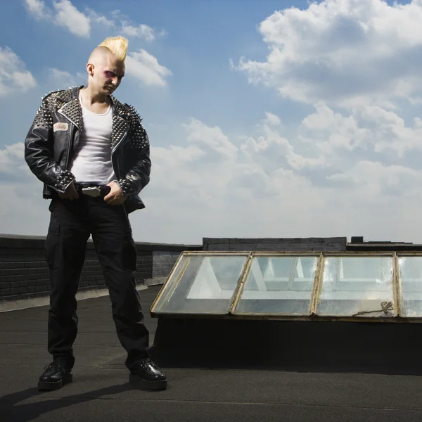 Punk standing on roof. — Stock Photo, Image