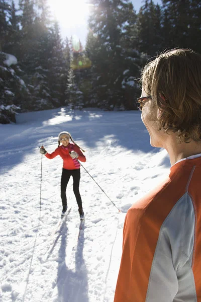 Férfi és nő hó síelés Stock Kép