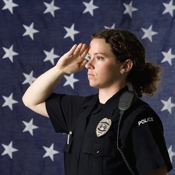 Tisztelegve rendőrnő. — Stock Fotó