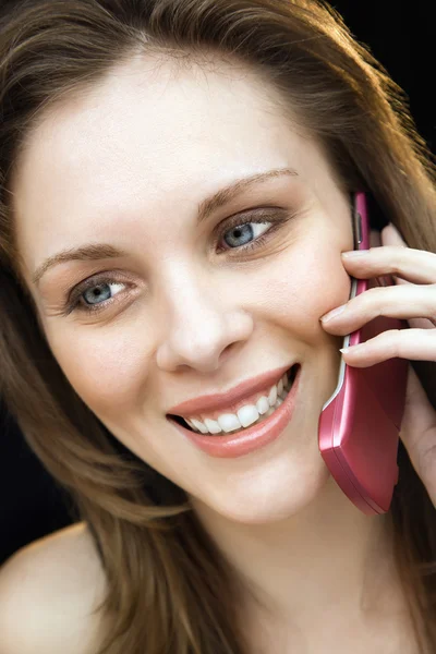 Woman talking on cell phone. — Stock Photo, Image
