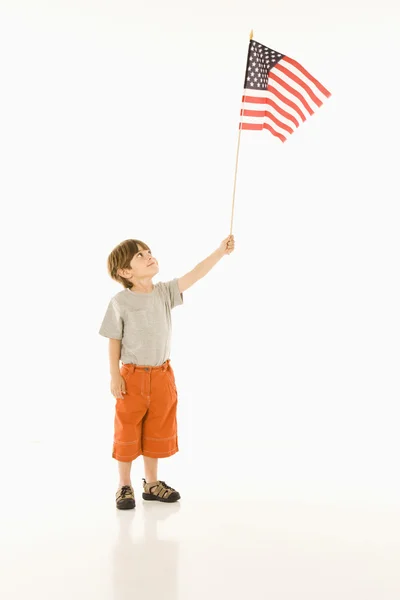 Jongen bedrijf Amerikaanse vlag. — Stockfoto