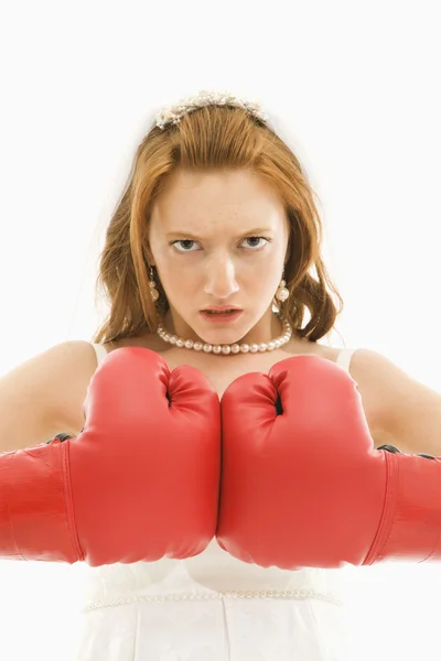 Novia con guantes de boxeo . — Foto de Stock
