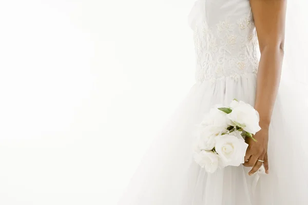 Držení kytice nevěsty. — Stock fotografie