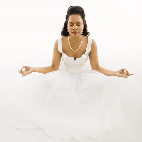 Meditující nevěsta. — Stock fotografie
