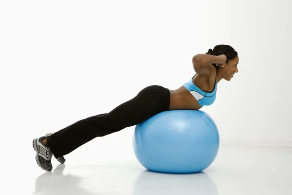 운동 하는 여자의 프로필. — 스톡 사진
