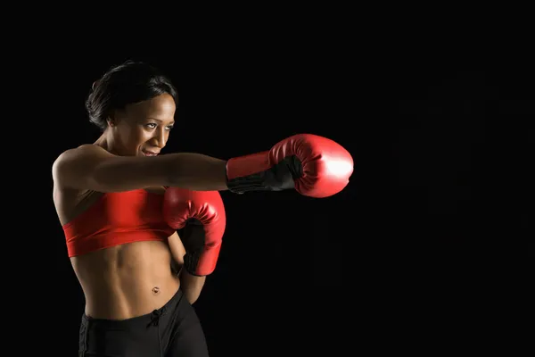 Kvinna boxning. — Stockfoto