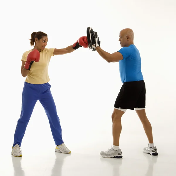 Kvinna och man motionerar. — Stockfoto