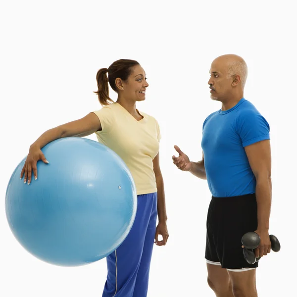 Мужчина и женщина упражнения . — стоковое фото