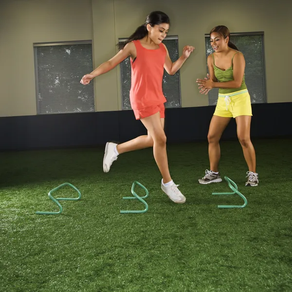 Chica entrenamiento de fitness . — Foto de Stock