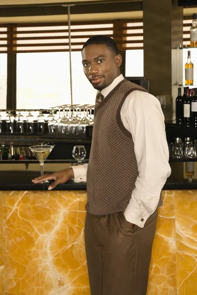 Muž v baru. — Stock fotografie