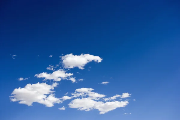 Flauschige Wolken. — Stockfoto