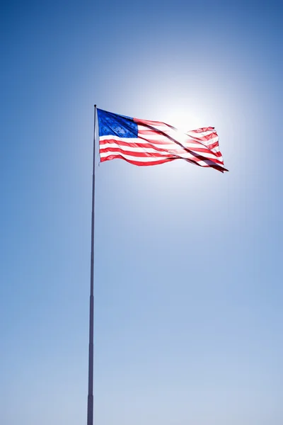 Amerikanska flaggan i himlen. — Stockfoto
