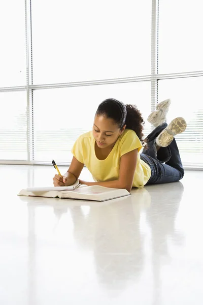 Girl doing homework. — Stock Photo, Image