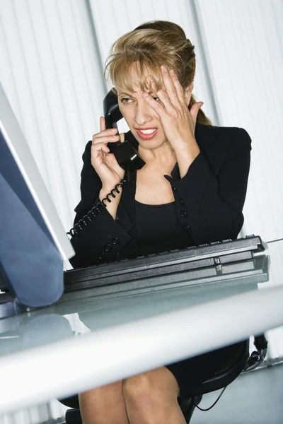 Frustrerad affärskvinna. — Stockfoto