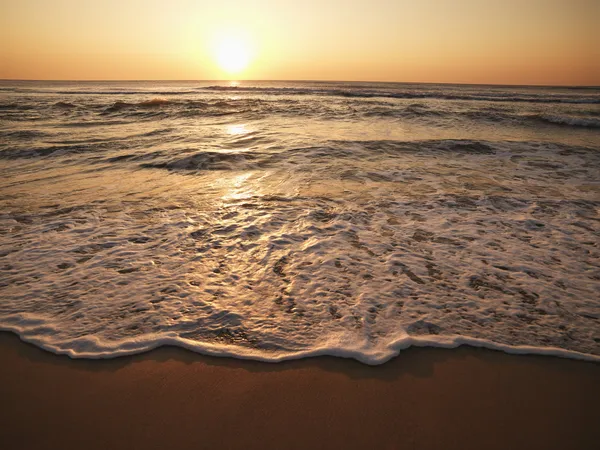 Захід сонця на пляжі . — стокове фото
