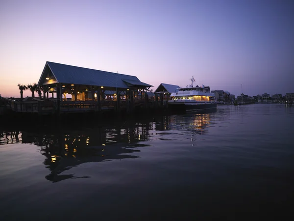 Ferry boat docked. — Stock Photo, Image