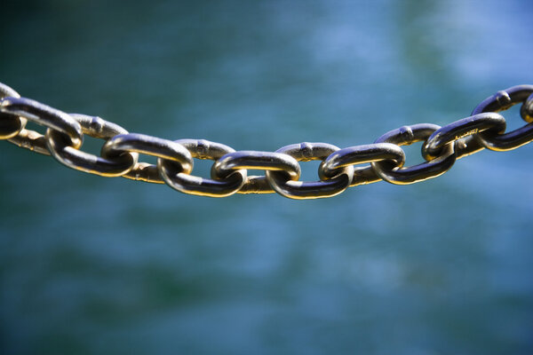 Металлическая цепь
.