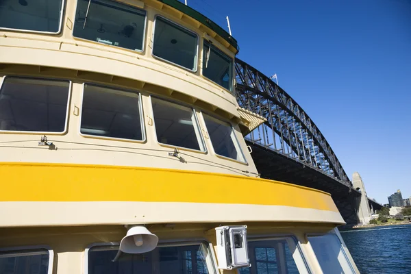 Ferry por ponte . — Fotografia de Stock